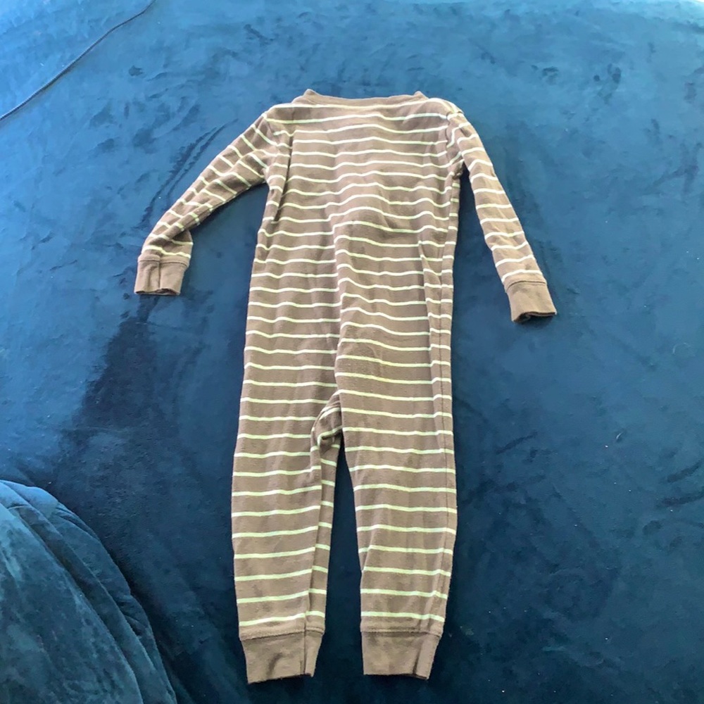 18m Long sleeve zip up Carter’s onesie!!
